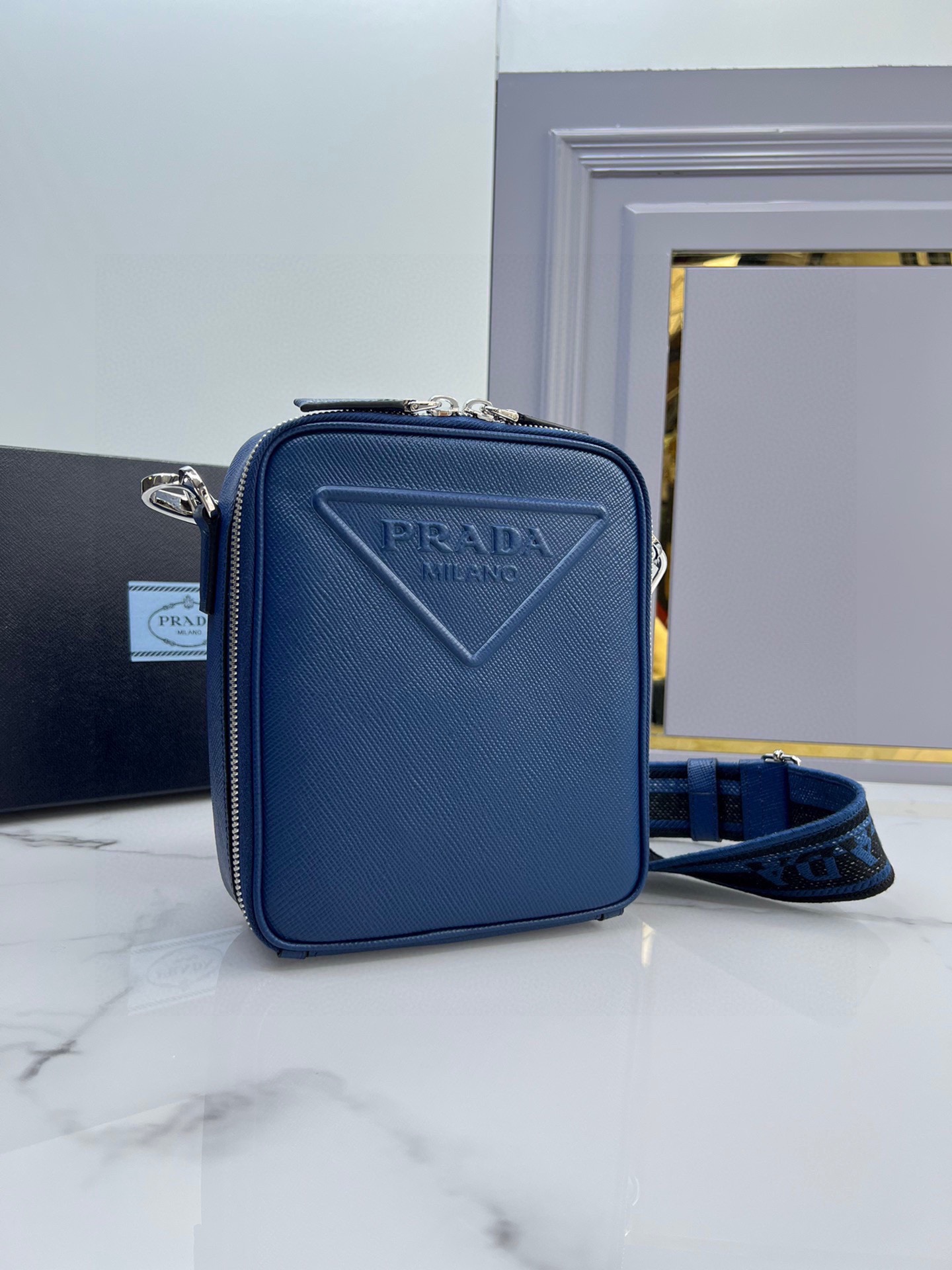 [Top] PRADA Cowhide Messenger Bag 19*16*5.5cm/26*18*6.5cm - 2 Colour