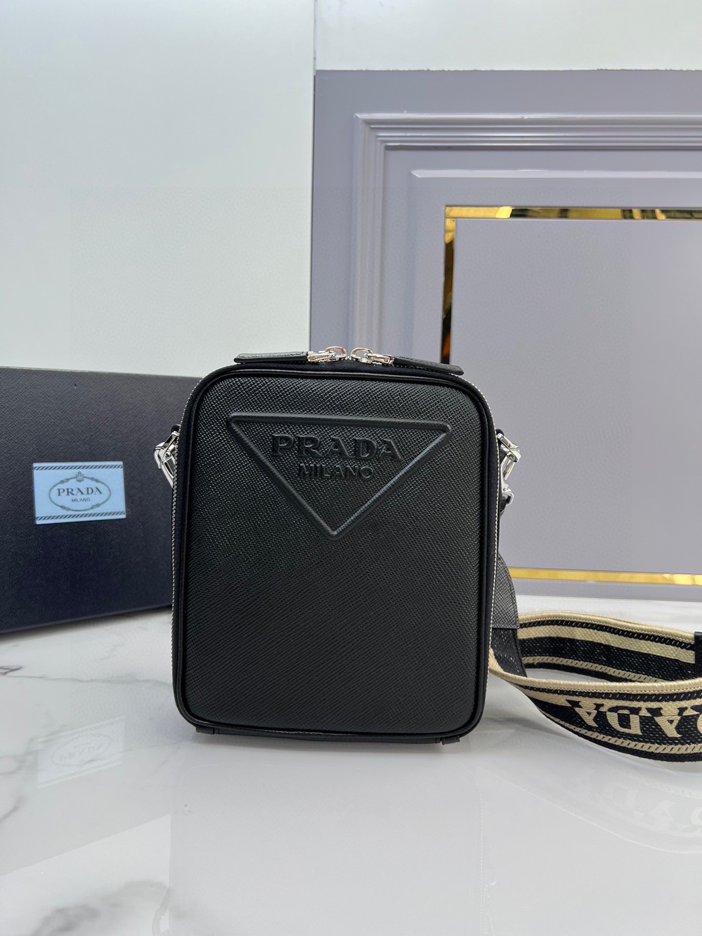 [Top] PRADA Cowhide Messenger Bag 19*16*5.5cm/26*18*6.5cm - 2 Colour