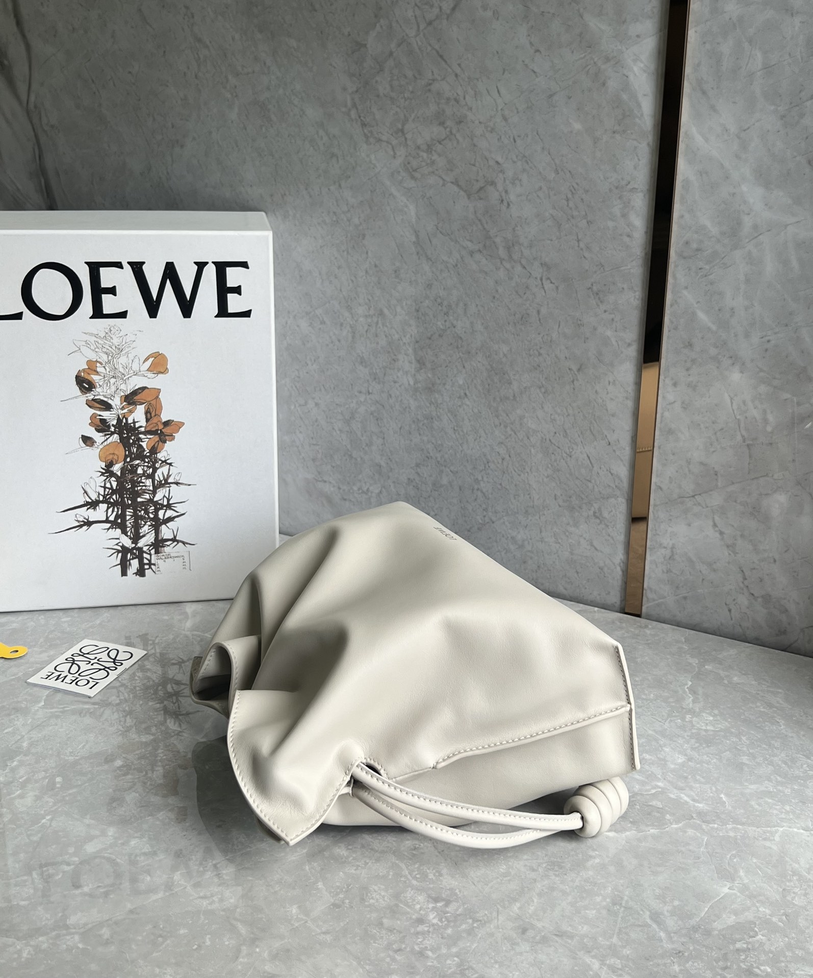 [TOP] LOEWE Flamenco Bag Cowhide Drawstring 30*24.5*10.5cm/23.9*18*9cm - 2 Colour