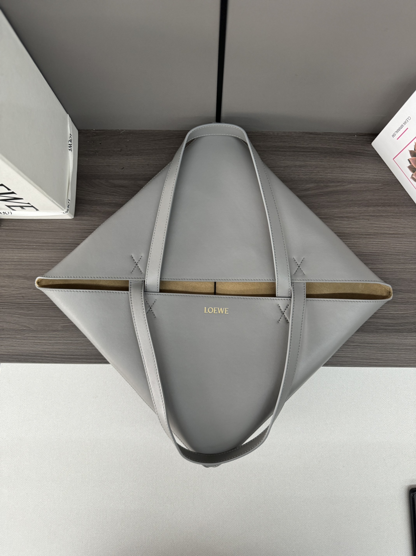 [TOP] LOEWE Puzzle Fold Bag Glossy Cow Leather 42*18*41CＭ - 2 Colour