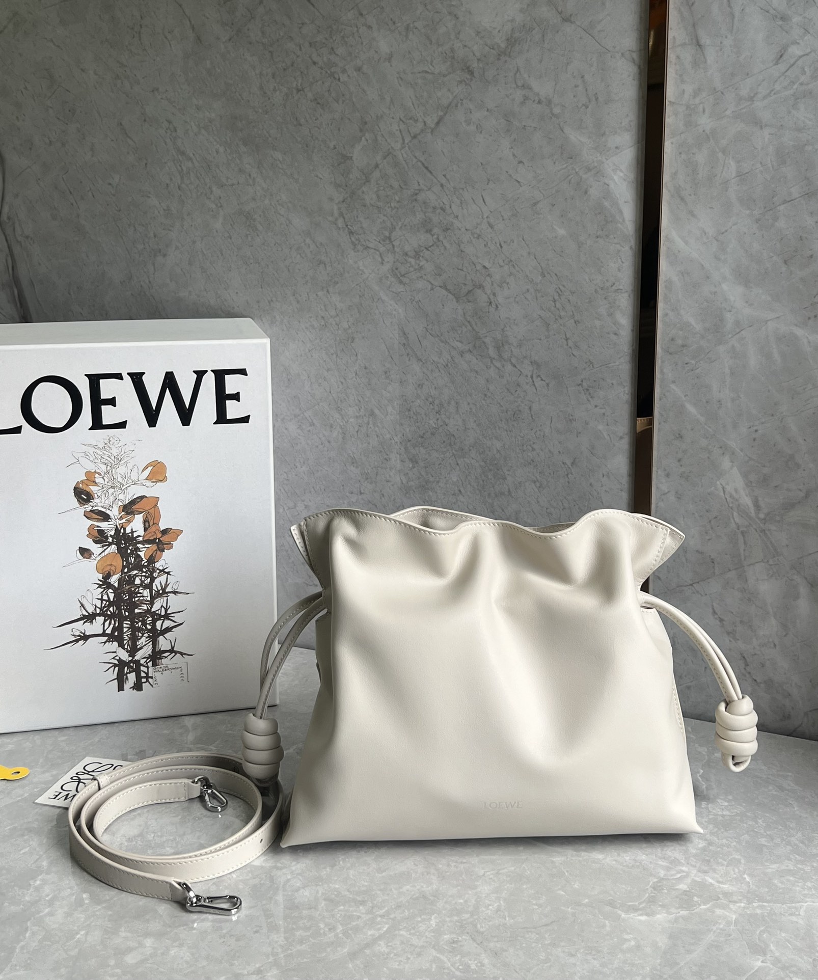 [TOP] LOEWE Flamenco Bag Cowhide Drawstring 30*24.5*10.5cm/23.9*18*9cm - 2 Colour