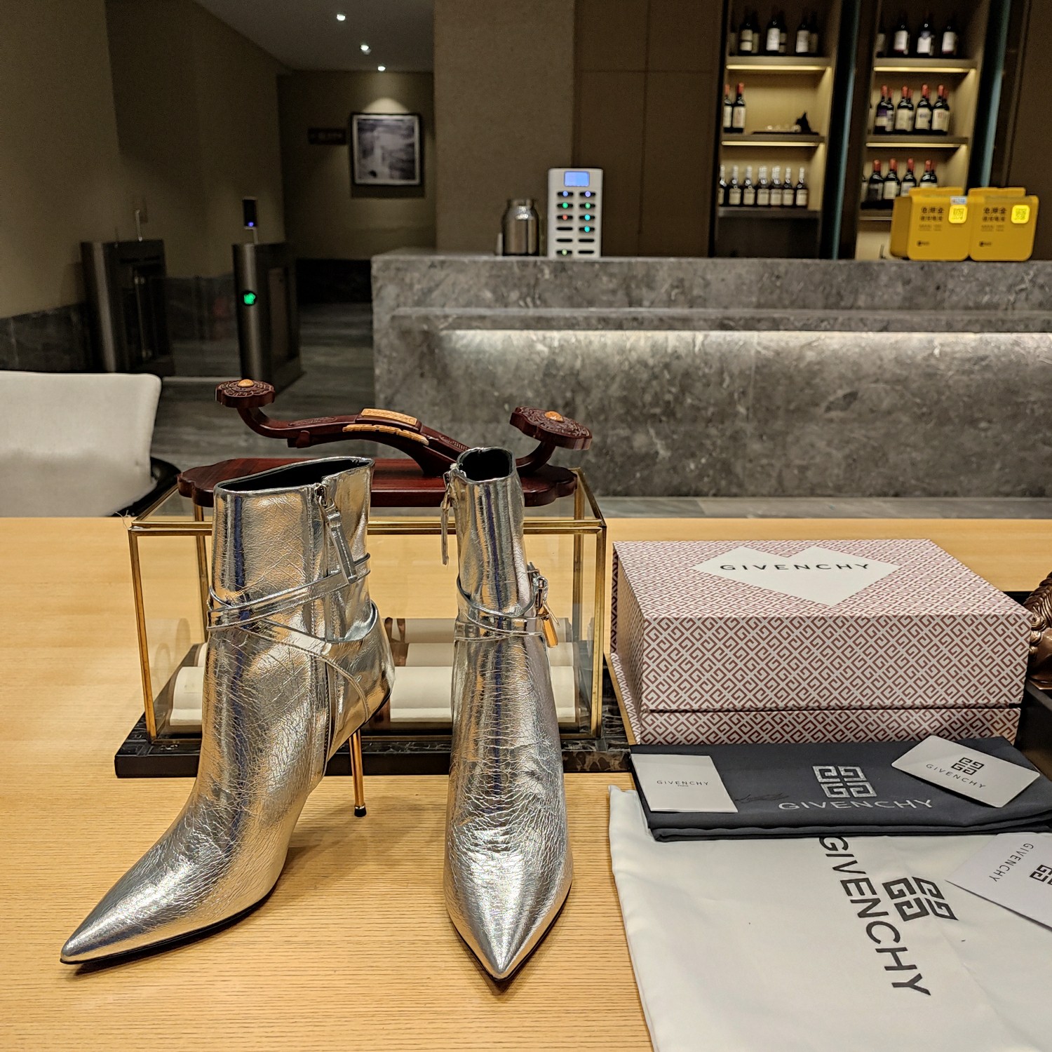 [TOP] GIVENCHY 10cm High Heel Short Boots with Logo Metal Padlock - 3 Color