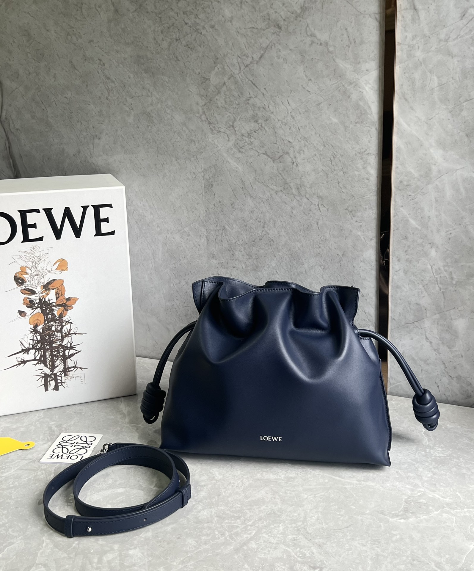 [TOP] LOEWE Flamenco Bag Cowhide Drawstring 30*24.5*10.5cm/23.9*18*9cm - 2 Colour