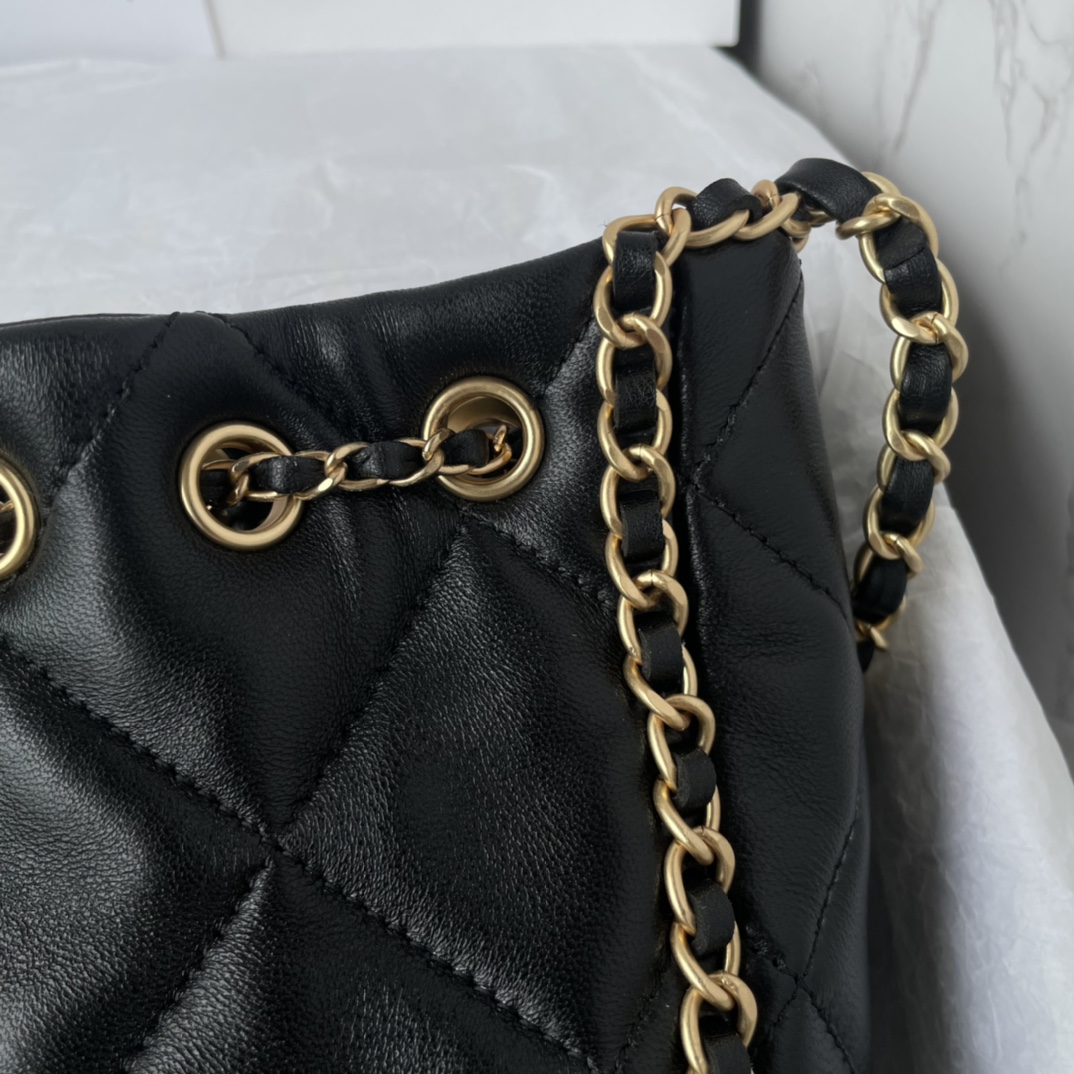 [TOP] CHANEL Lambskin Quilted CC Dweller Drawstring Bucket Bag  17.5×18×12cm - Black