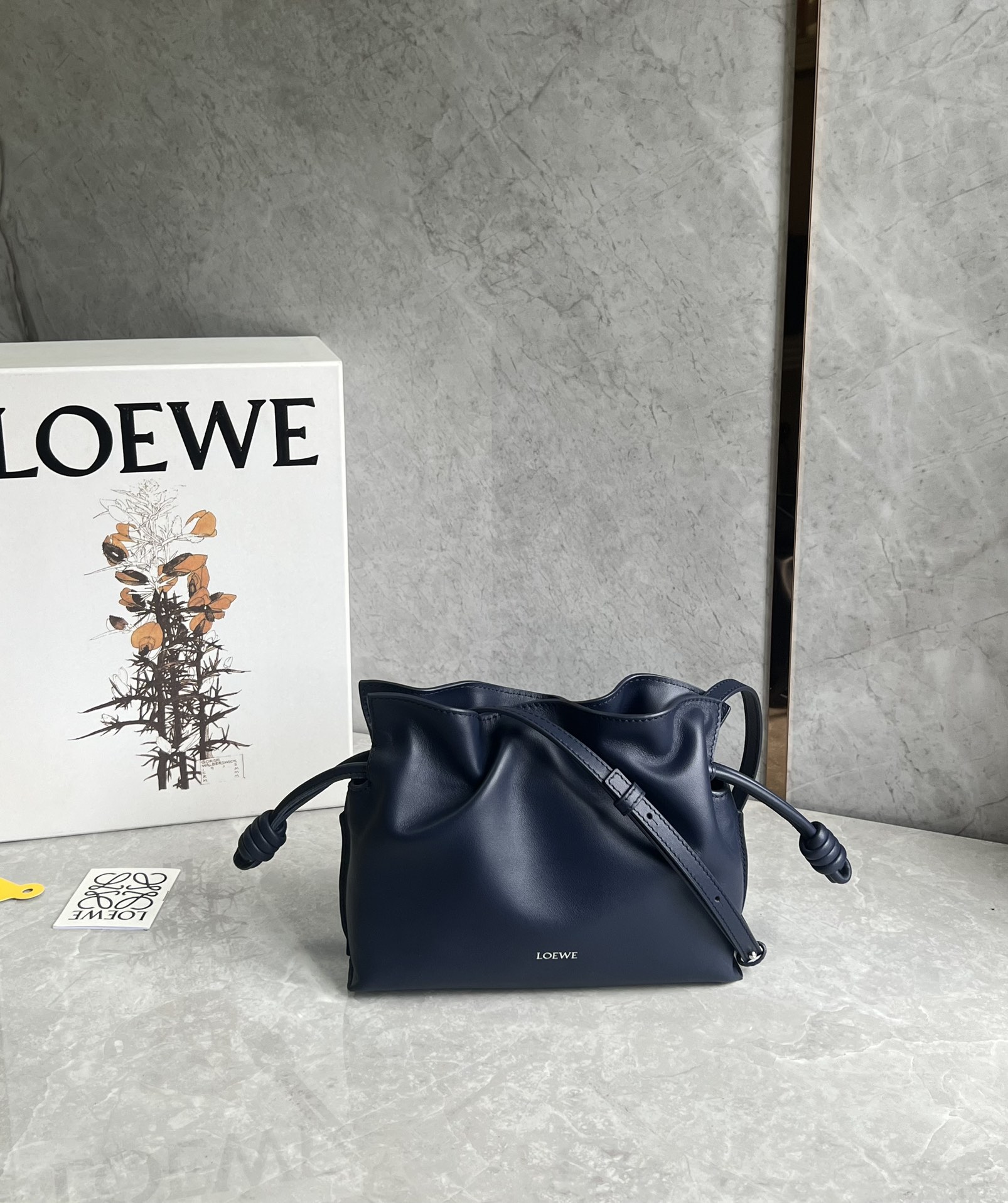 [TOP] LOEWE Flamenco Bag Cowhide Drawstring 30*24.5*10.5cm/23.9*18*9cm - 2 Colour