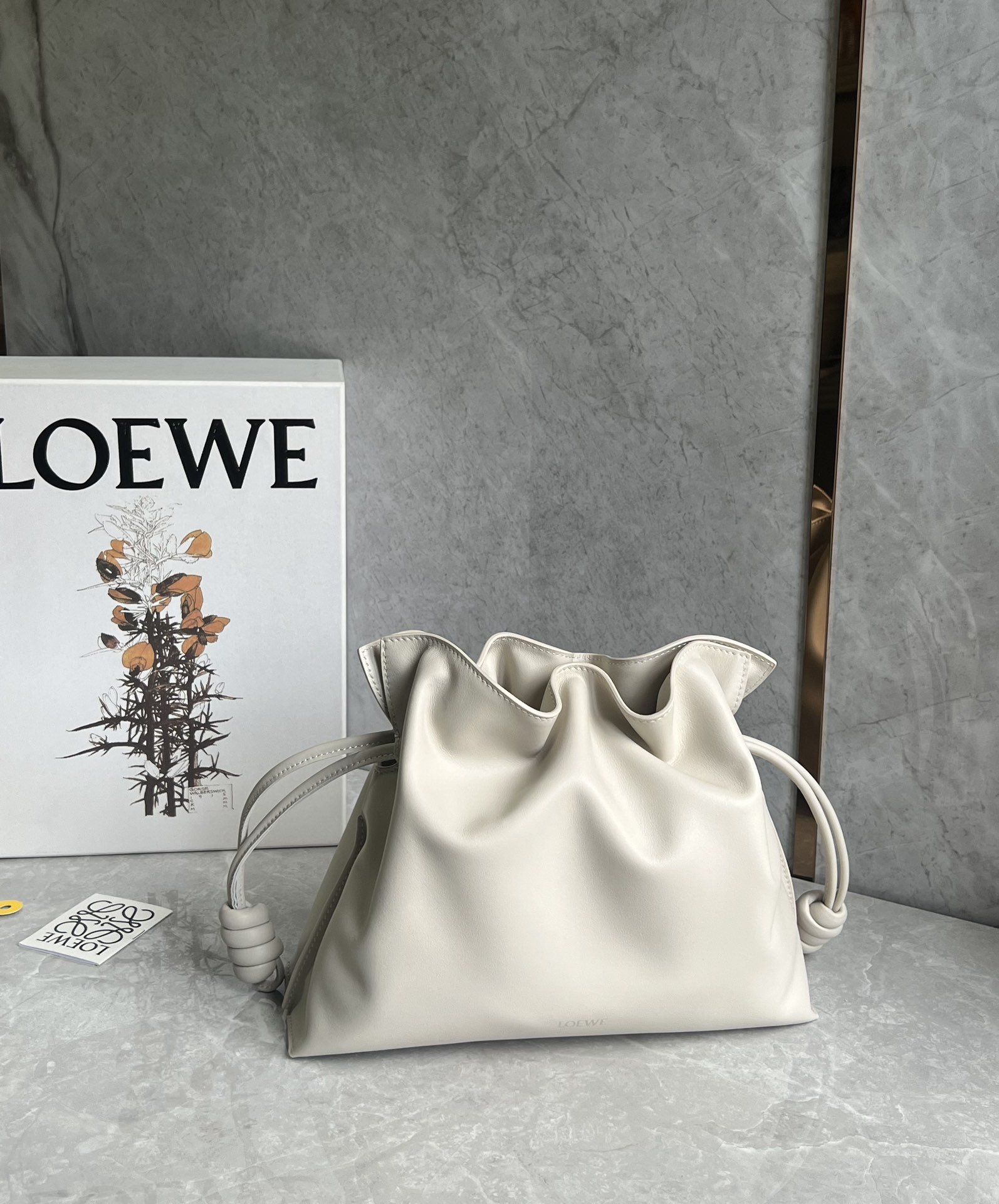 [TOP] LOEWE Flamenco Bag Cowhide Drawstring 30*24.5*10.5cm/23.9*18*9cm - 2 Colour