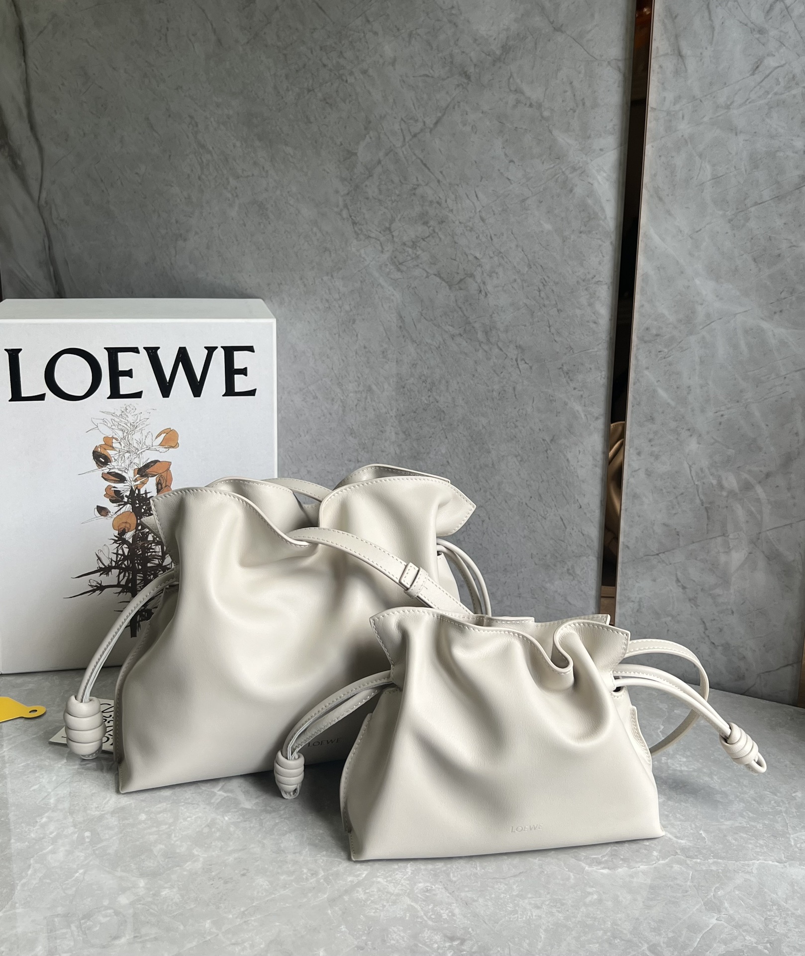 [TOP] LOEWE Flamenco Bag Cowhide Drawstring 30*24.5*10.5cm/23.9*18*9cm - 2 Colour