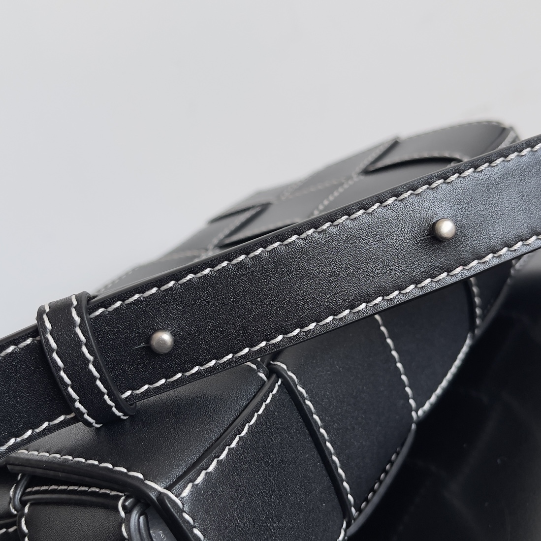 [TOP] Bottega Veneta BV Cassette with External Seam Design Bag 23x15x5cm - Black