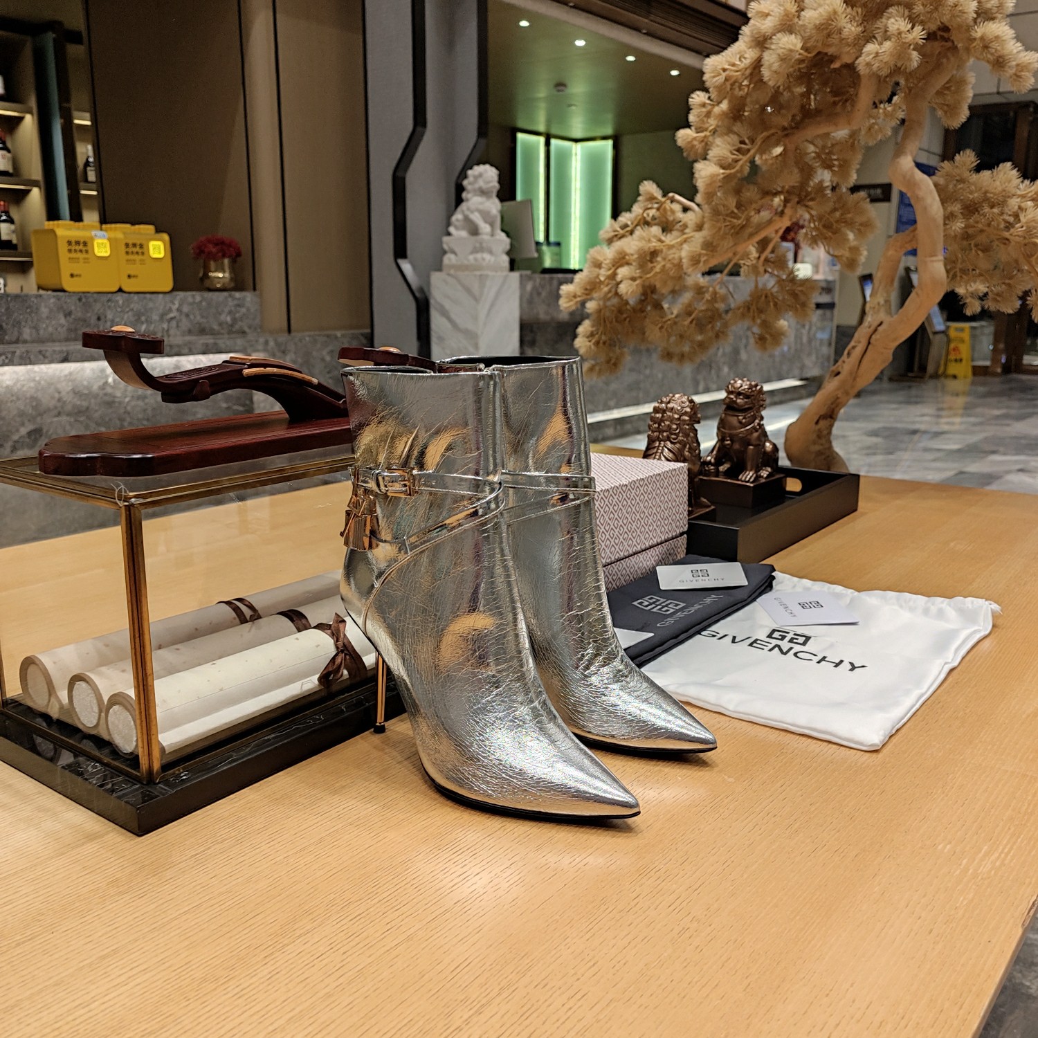 [TOP] GIVENCHY 10cm High Heel Short Boots with Logo Metal Padlock - 3 Color