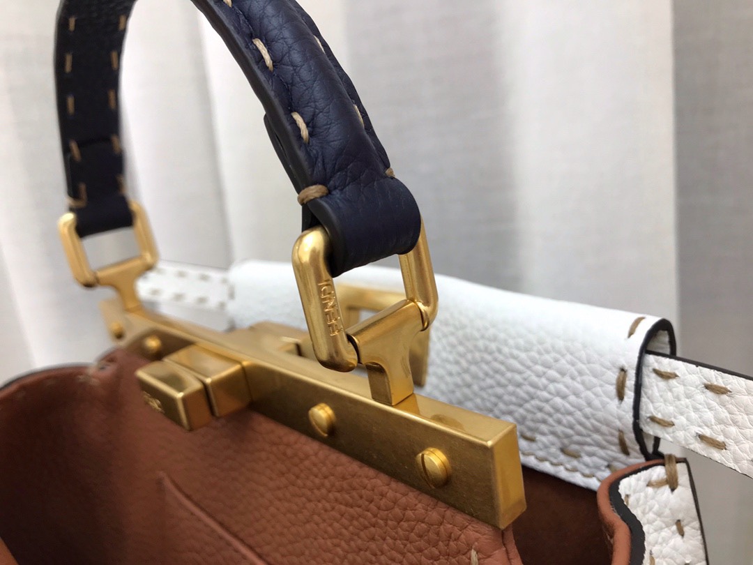 [TOP] FENDI Peekaboo Bag 23×12×18cm - White