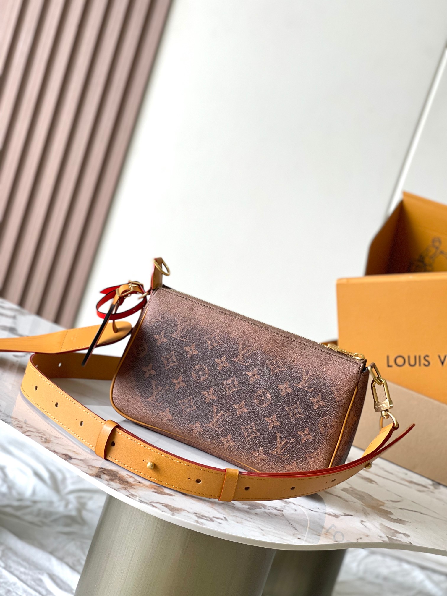 [TOP] Louis Vuitton LV Pochette Accessoire XL Bag 28*16.5*9CM - Brown