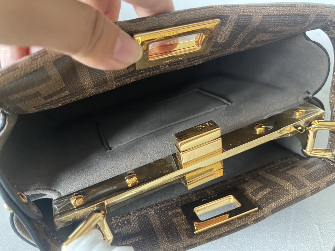 [TOP] FENDI FF Peekaboo Bag 23*11*18cm - Brown