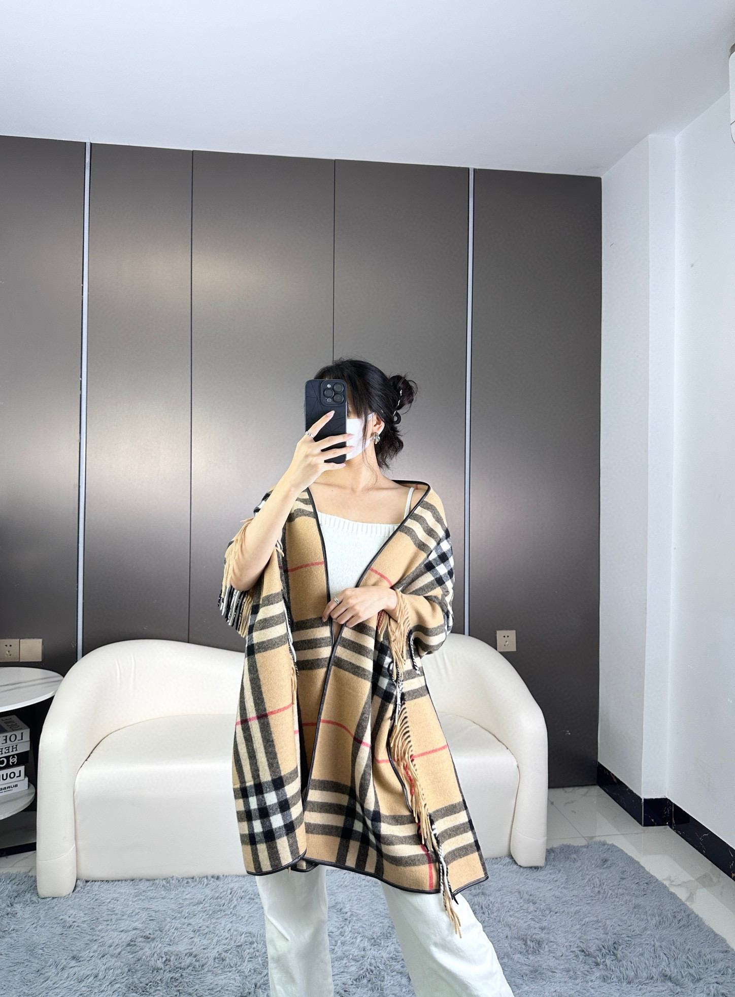 [TOP] BURBERRY Checked Fringed Cashmere Cape with Pockets 60x180 cm - Brown