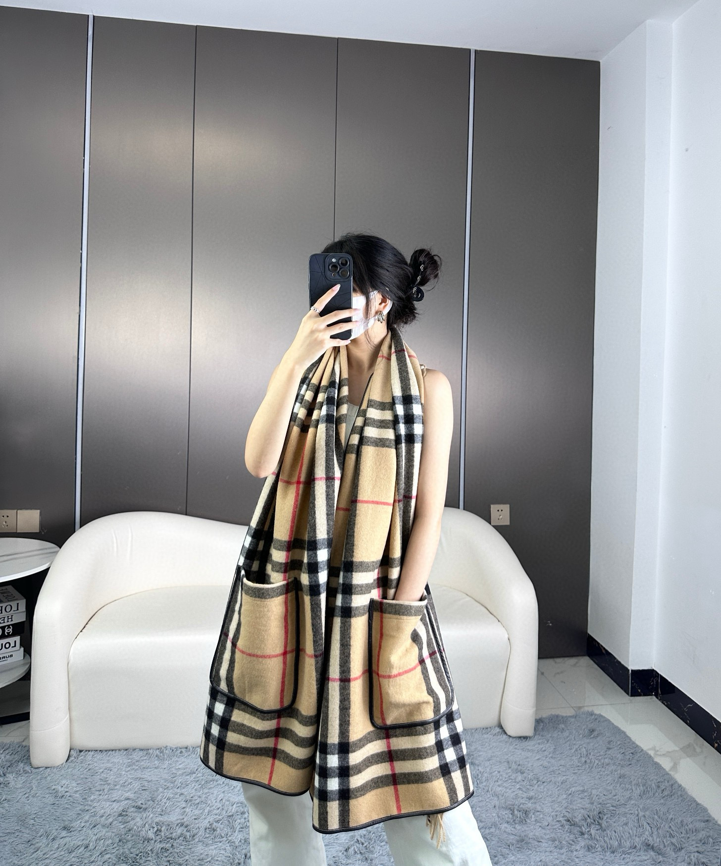 [TOP] BURBERRY Checked Fringed Cashmere Cape with Pockets 60x180 cm - Brown