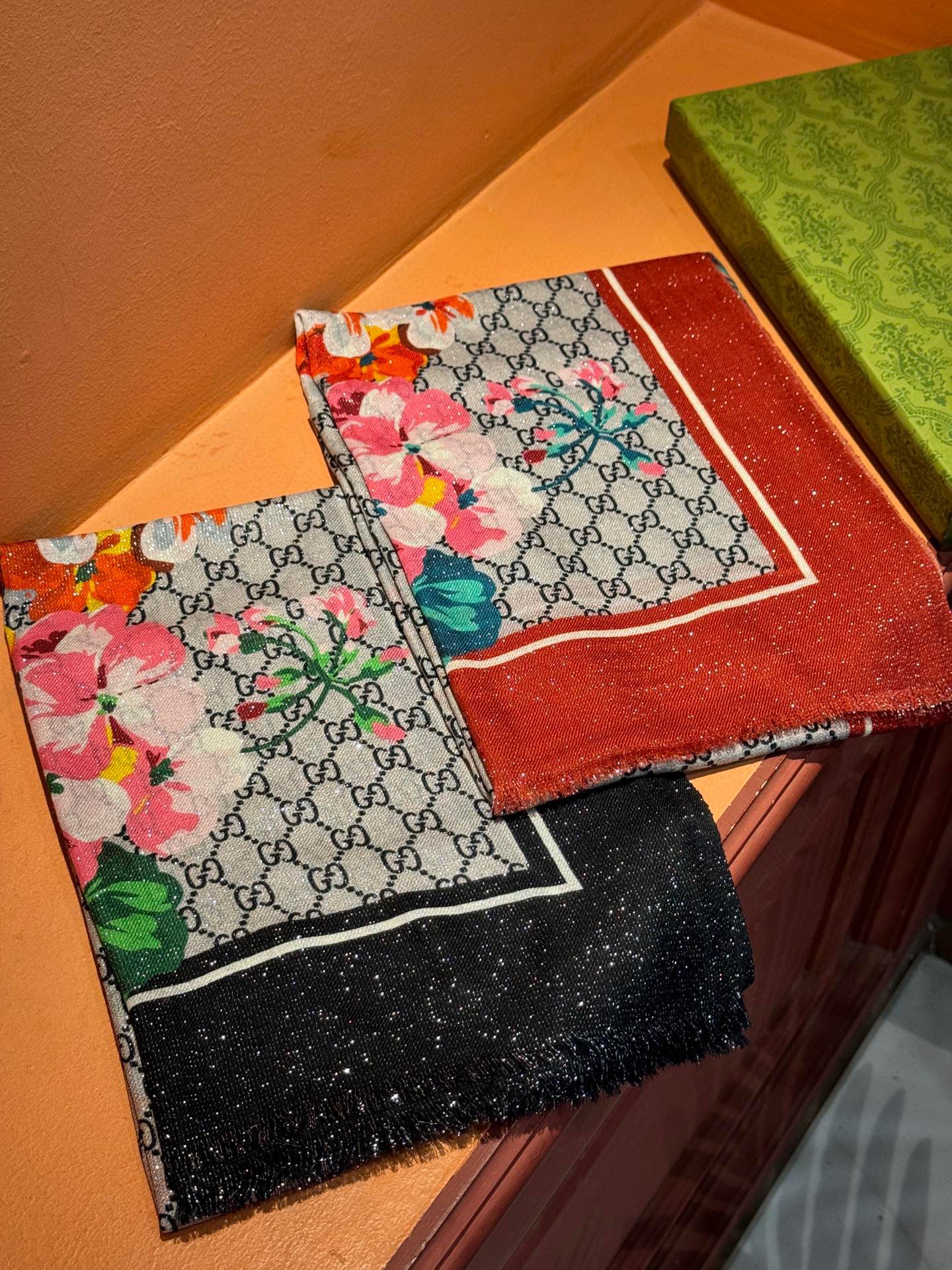 [TOP] GUCCI Flowers Scarf 110×200 cm - 2 Color