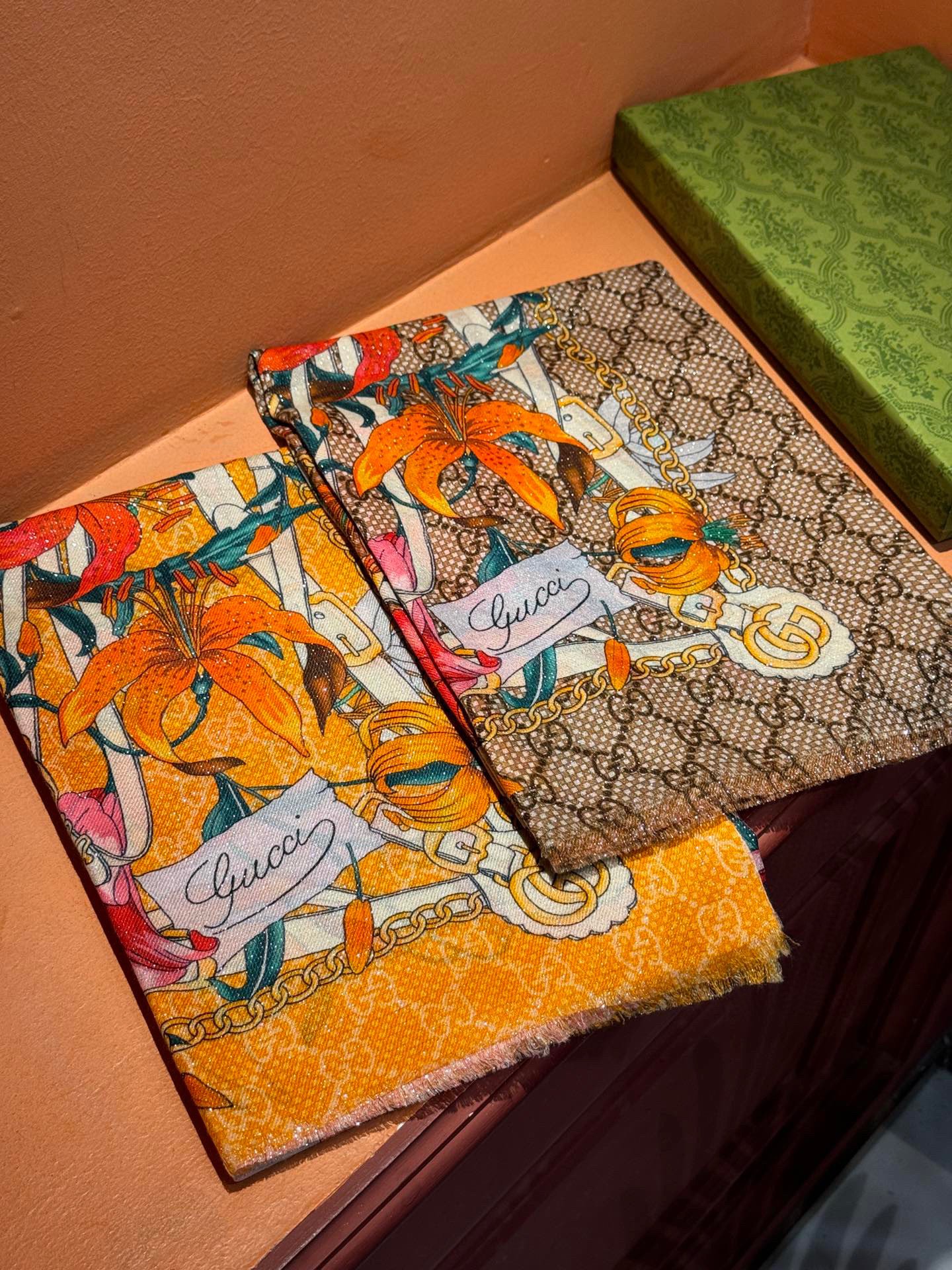 [TOP] GUCCI Flowers Scarf 110×200 cm - 2 Color