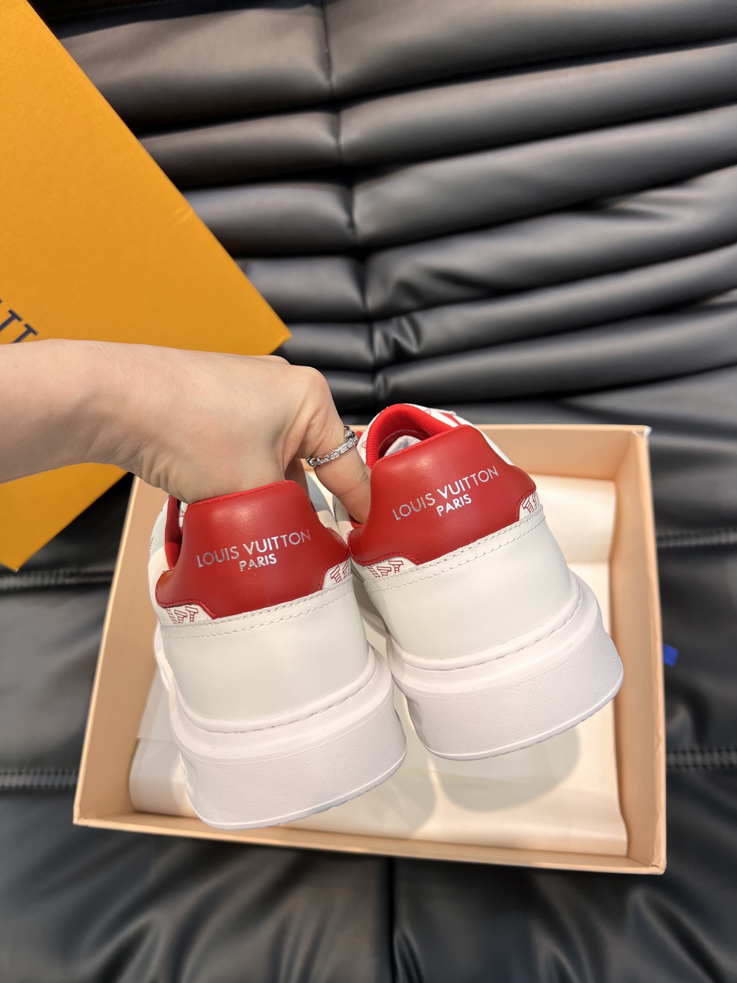[TOP] Louis Vuitton LV Men's Casual Shoes-White