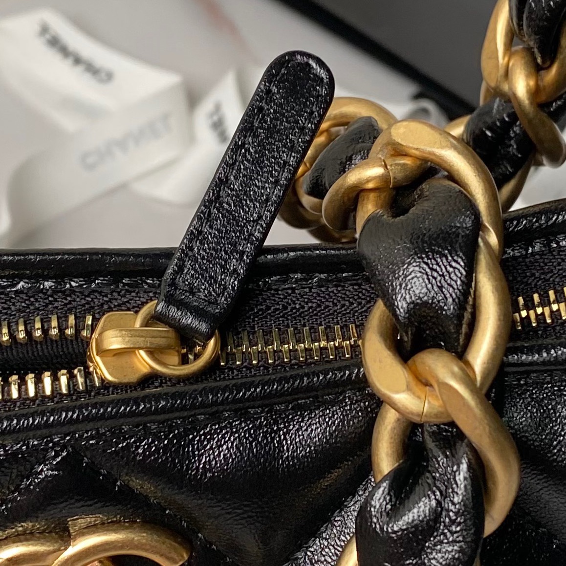 [TOP] CHANEL Waxed Lambskin Hobo Bag 22.5×19.5×8.5cm/38×20×10.5cm - Black