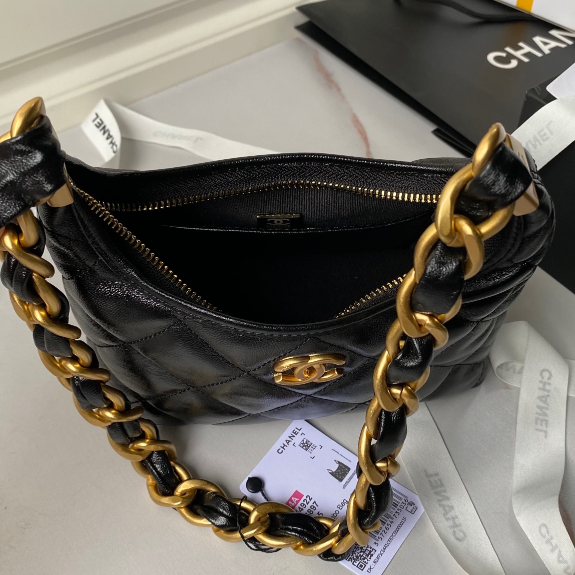 [TOP] CHANEL Waxed Lambskin Hobo Bag 22.5×19.5×8.5cm/38×20×10.5cm - Black