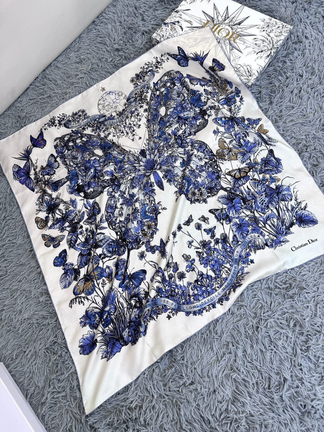 [TOP] Christian Dior Butter fly Around the World Scarf 90x90cm - 2 Colors