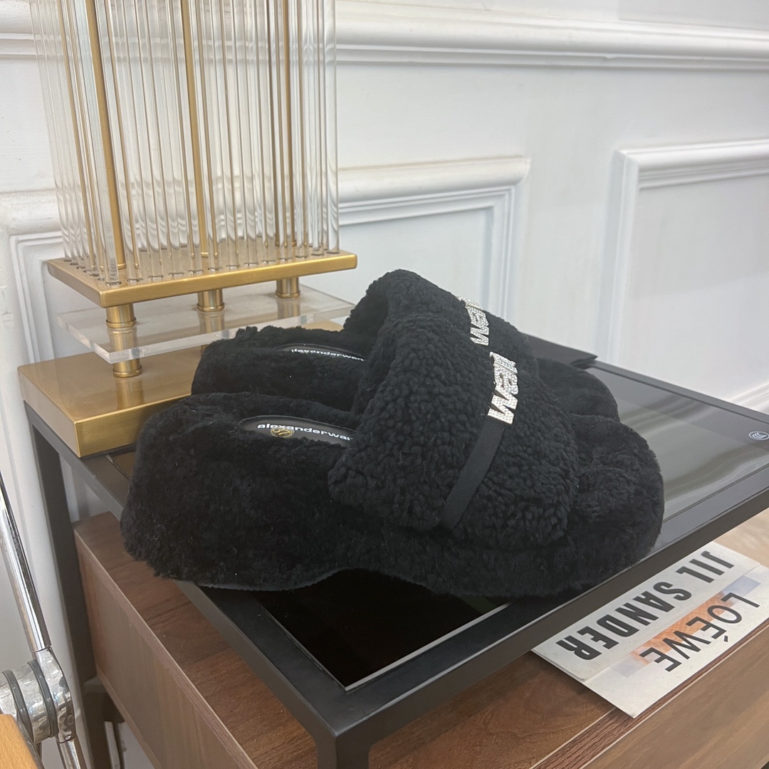 [TOP] Alexander McQueen Rhinestone Platform Thick-soled Furry Slippers - Black/White