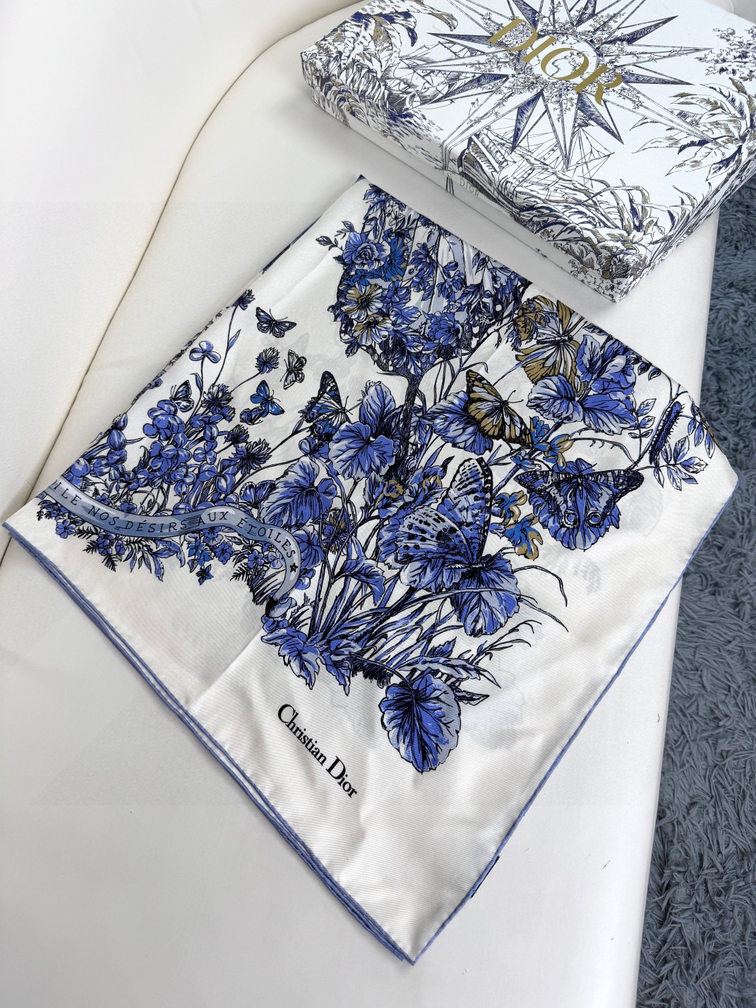 [TOP] Christian Dior Butter fly Around the World Scarf 90x90cm - 2 Colors