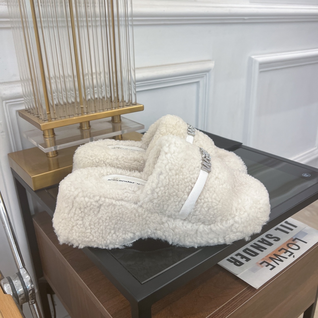 [TOP] Alexander McQueen Rhinestone Platform Thick-soled Furry Slippers - Black/White