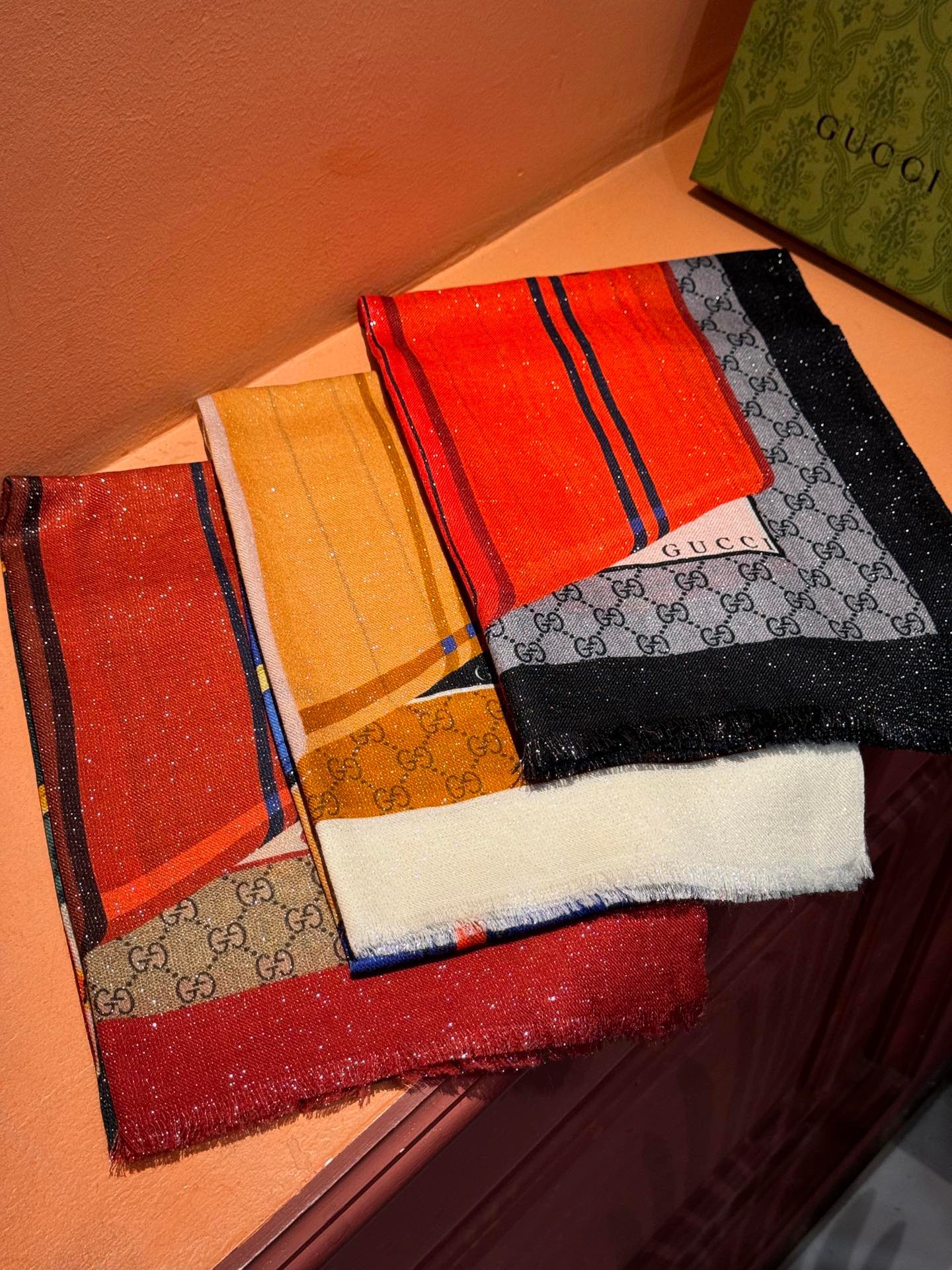 [TOP] GUCCI Luggage Scarf 110×200 cm - 3 Color