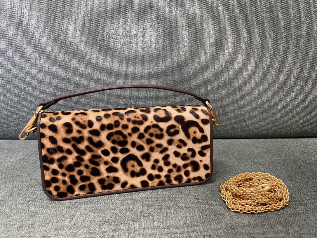 [TOP] VALENTINO Garavani Loco Bag Cowhide Underarm Bag 20x 11x5cm/27x13x6cm - Leopard Print