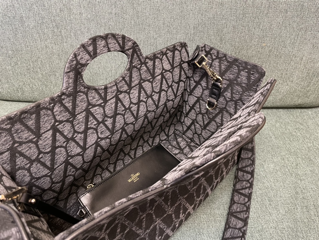 [TOP] VALENTINO Toile Lconographe Bags Sheepskin Tote Bag 40x25x17cm - 2 Colour