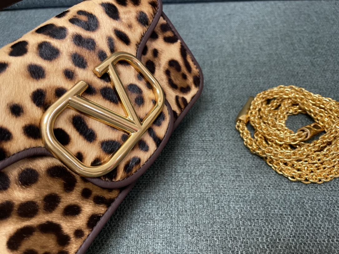 [TOP] VALENTINO Garavani Loco Bag Cowhide Underarm Bag 20x 11x5cm/27x13x6cm - Leopard Print