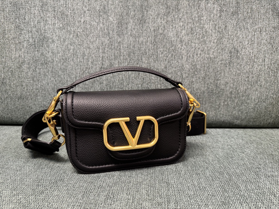 [TOP] VALENTINO Garavani Loco Bag Calfskin Handbag 23.5x 18x8cm - 4 Colour