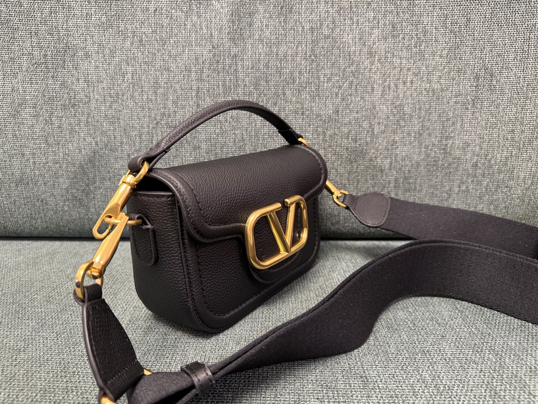 [TOP] VALENTINO Garavani Loco Bag Calfskin Handbag 23.5x 18x8cm - 4 Colour