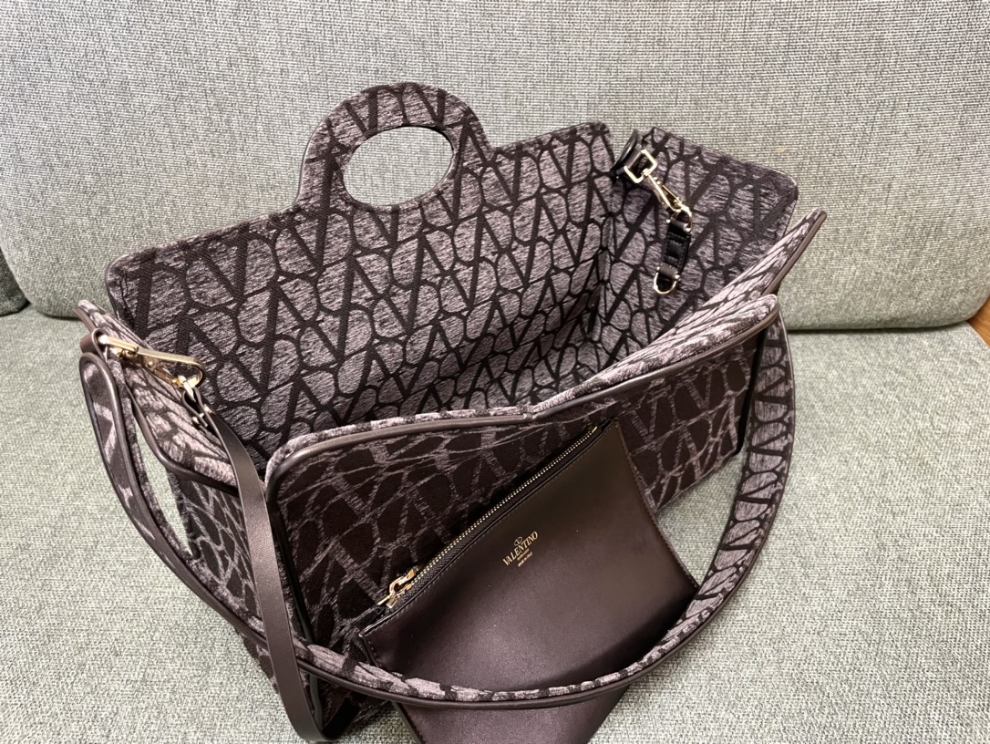 [TOP] VALENTINO Toile Lconographe Bags Sheepskin Tote Bag 40x25x17cm - 2 Colour