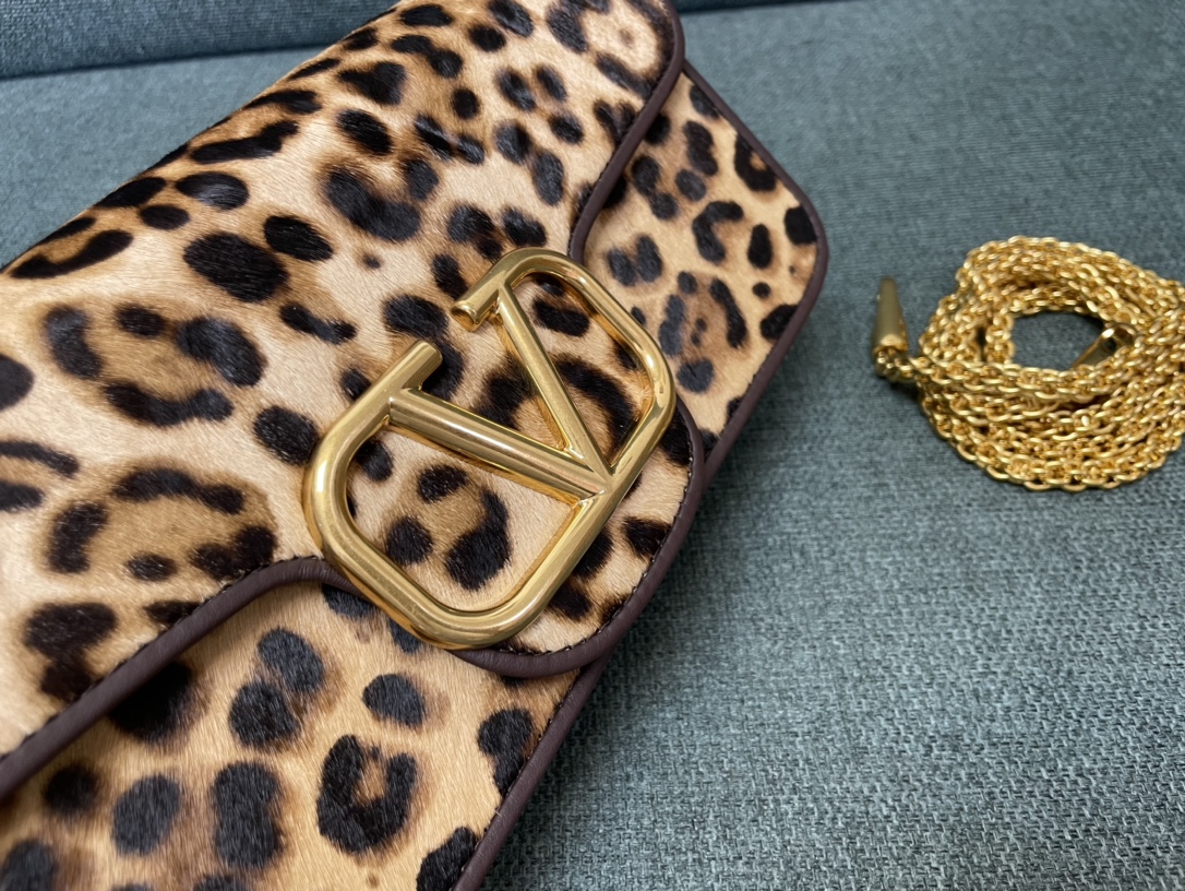 [TOP] VALENTINO Garavani Loco Bag Cowhide Underarm Bag 20x 11x5cm/27x13x6cm - Leopard Print