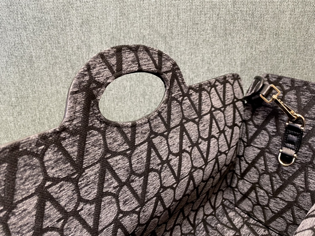 [TOP] VALENTINO Toile Lconographe Bags Sheepskin Tote Bag 40x25x17cm - 2 Colour