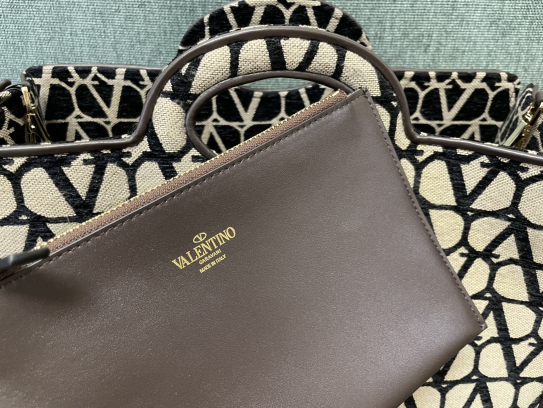 [TOP] VALENTINO Toile Lconographe Bags Sheepskin Tote Bag 40x25x17cm - 2 Colour