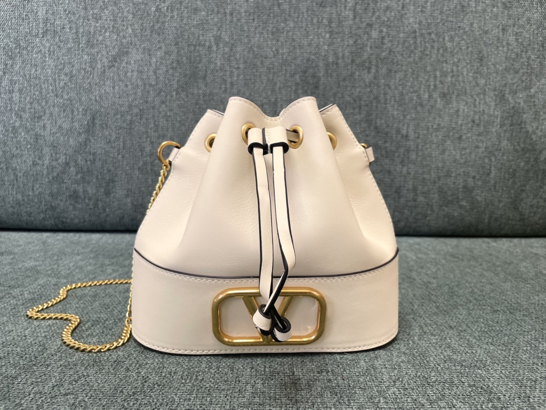 [TOP] VALENTINO Sheepskin Bucket Bag 20*17*8cm - 2 Color