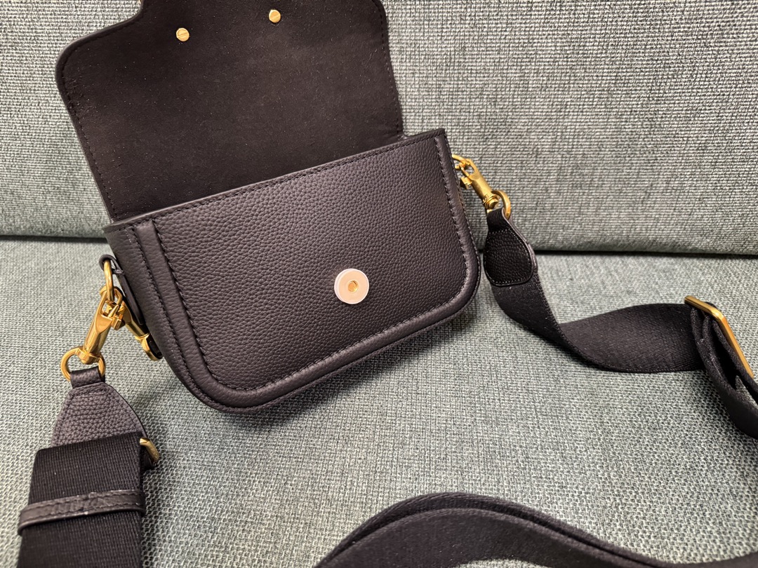 [TOP] VALENTINO Garavani Loco Bag Calfskin Handbag 23.5x 18x8cm - 4 Colour