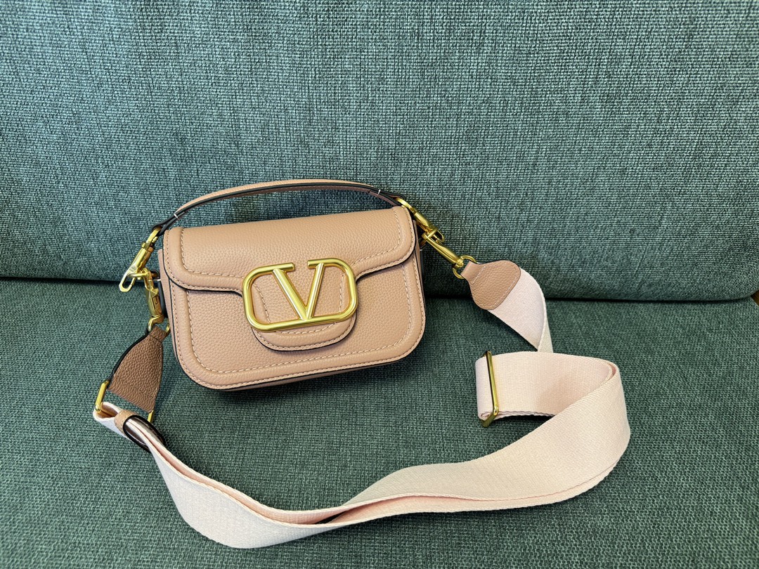 [TOP] VALENTINO Garavani Loco Bag Calfskin Handbag 23.5x 18x8cm - 4 Colour