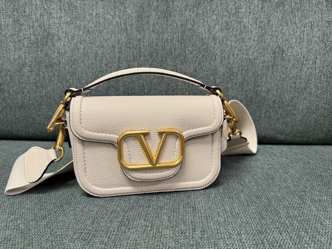 [TOP] VALENTINO Garavani Loco Bag Calfskin Handbag 23.5x 18x8cm - 4 Colour