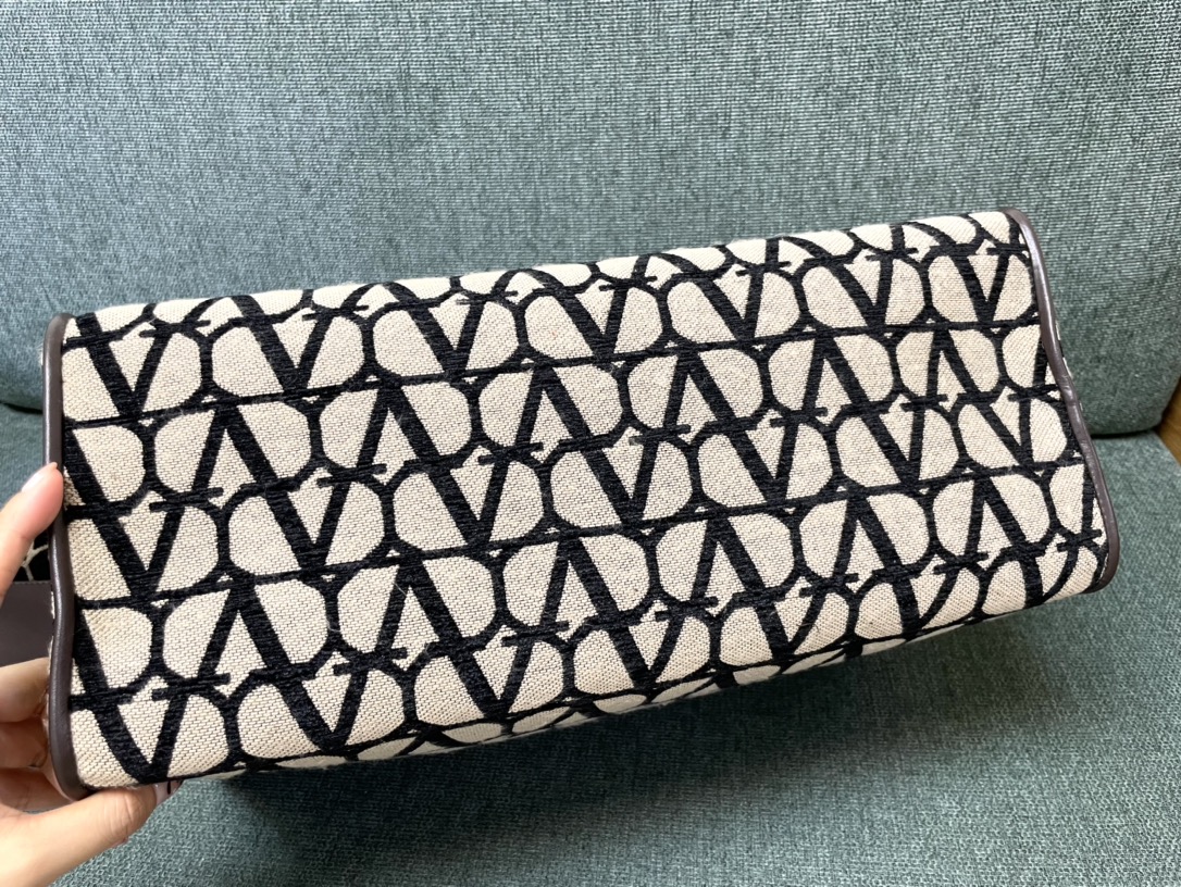 [TOP] VALENTINO Toile Lconographe Bags Sheepskin Tote Bag 40x25x17cm - 2 Colour