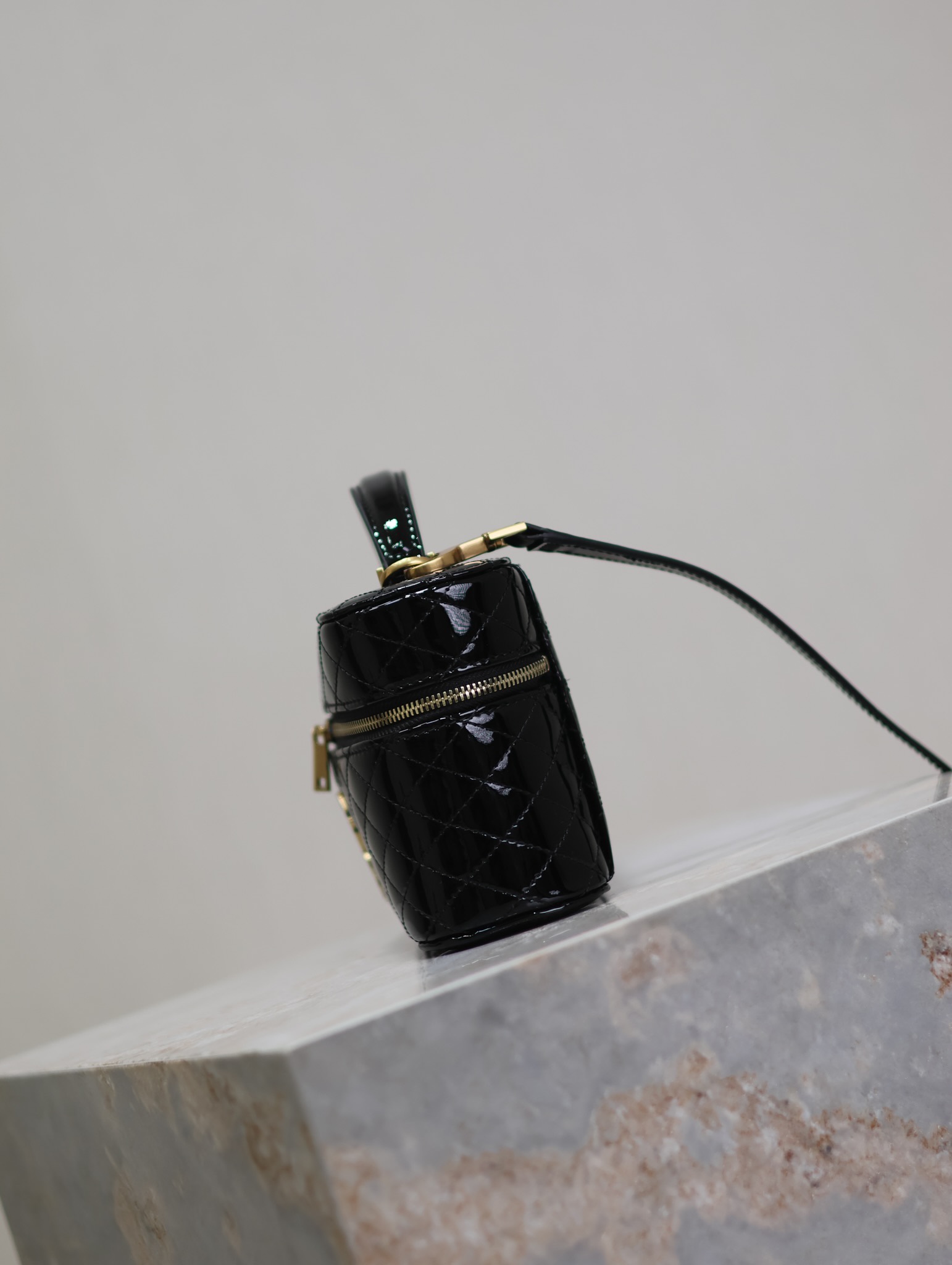 [TOP] Yves Saint Laurent YSL Gaby Vanity Shoulder Bag 18x11x6.5cm - Black