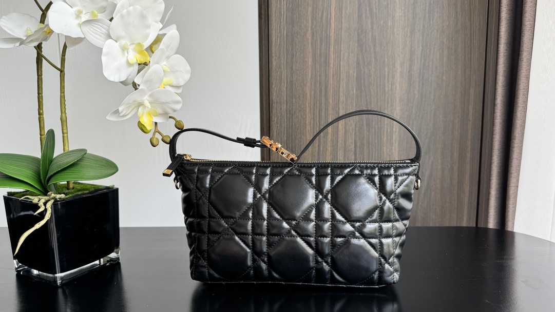 [TOP] Christian Dior Calfskin Macrocannage Medium Diortravel Nomad Pouch Latte 22*13*9.5cm -2 Colors