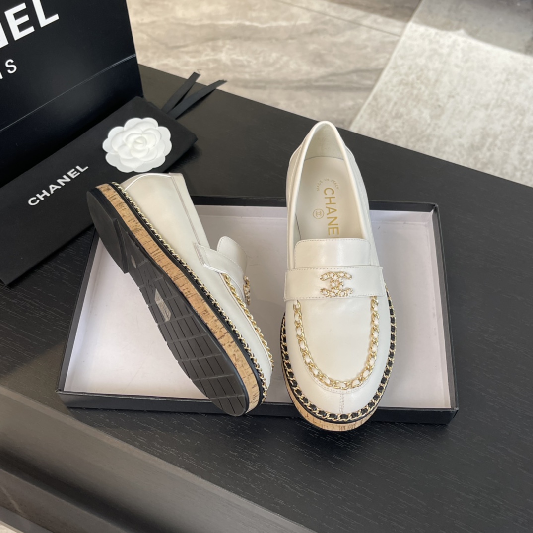 [TOP] CHANEL Loafers with Chain and CC Logo - 4 Color
