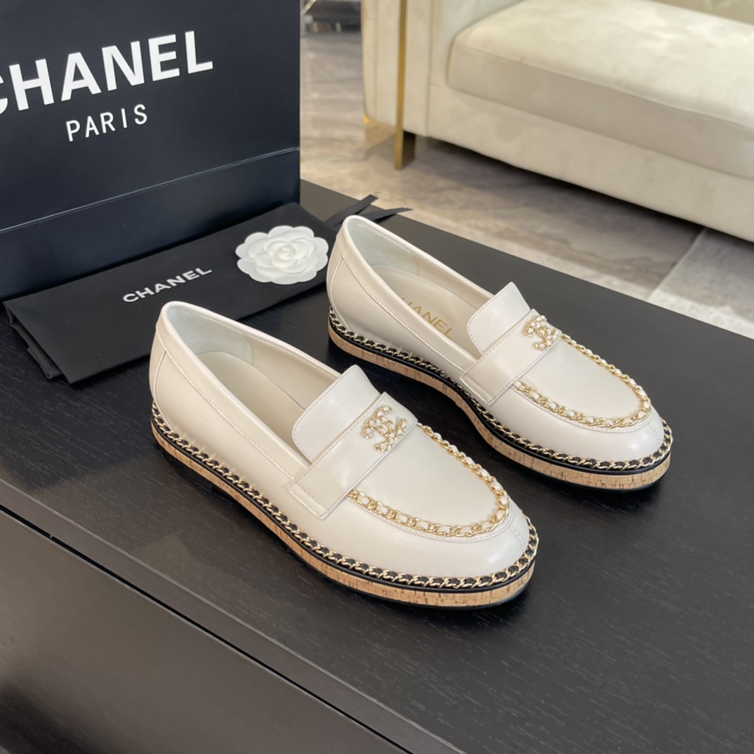 [TOP] CHANEL Loafers with Chain and CC Logo - 4 Color