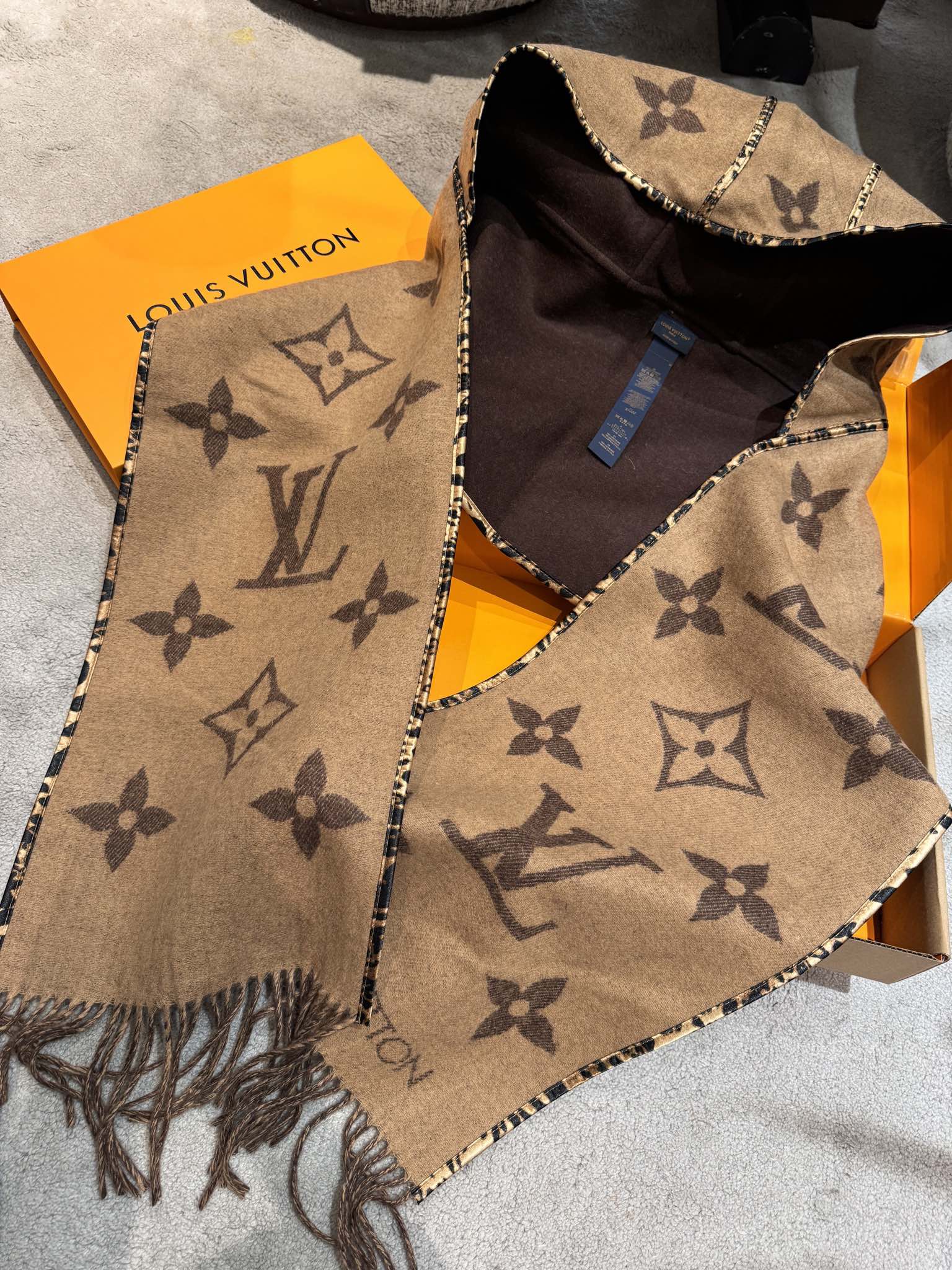 [TOP] Louis Vuitton LV Monogram Hooded Scarf 196X38cm - 2 Color