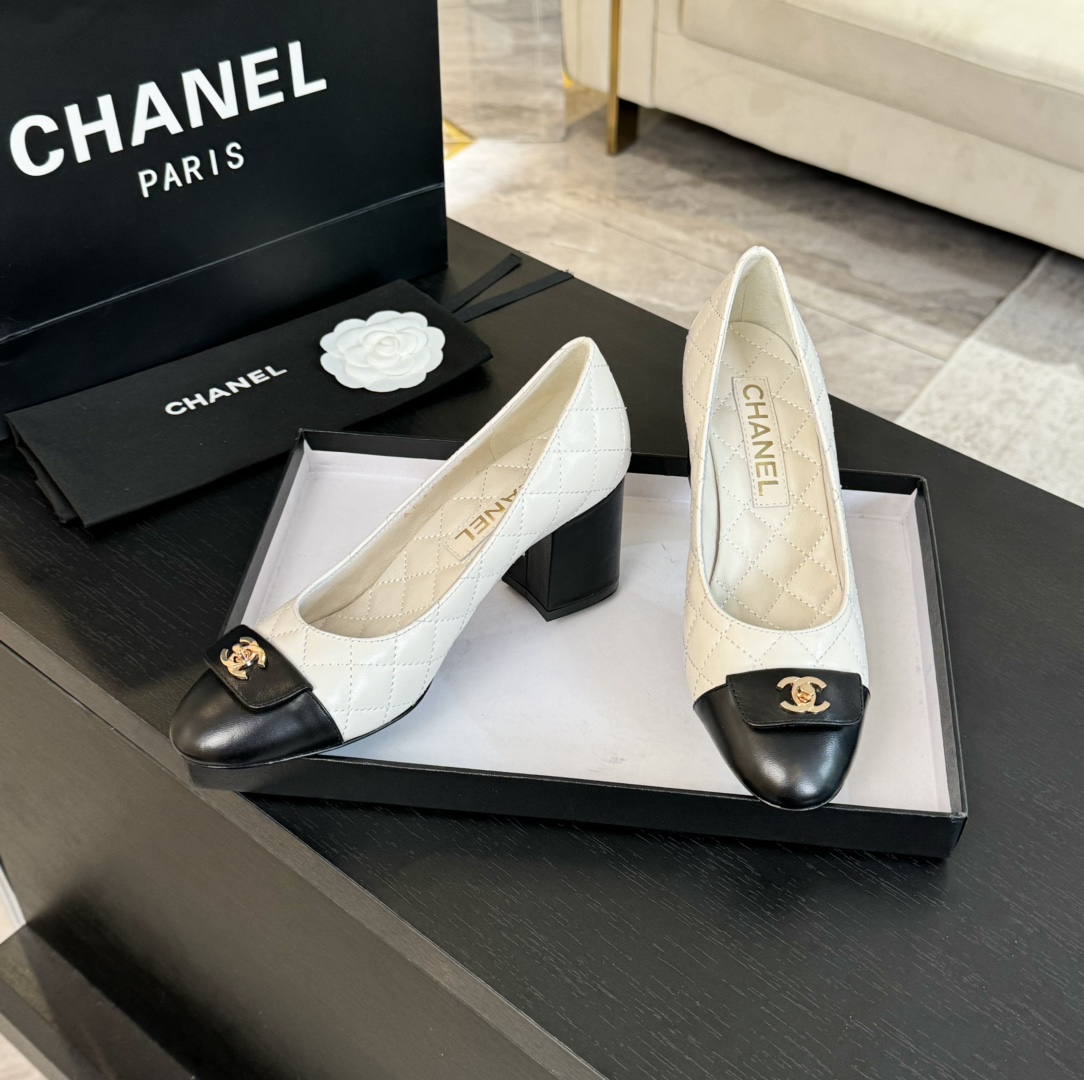 [TOP] CHANEL CC Buckle Diamond Pattern Pumps - 4 Color