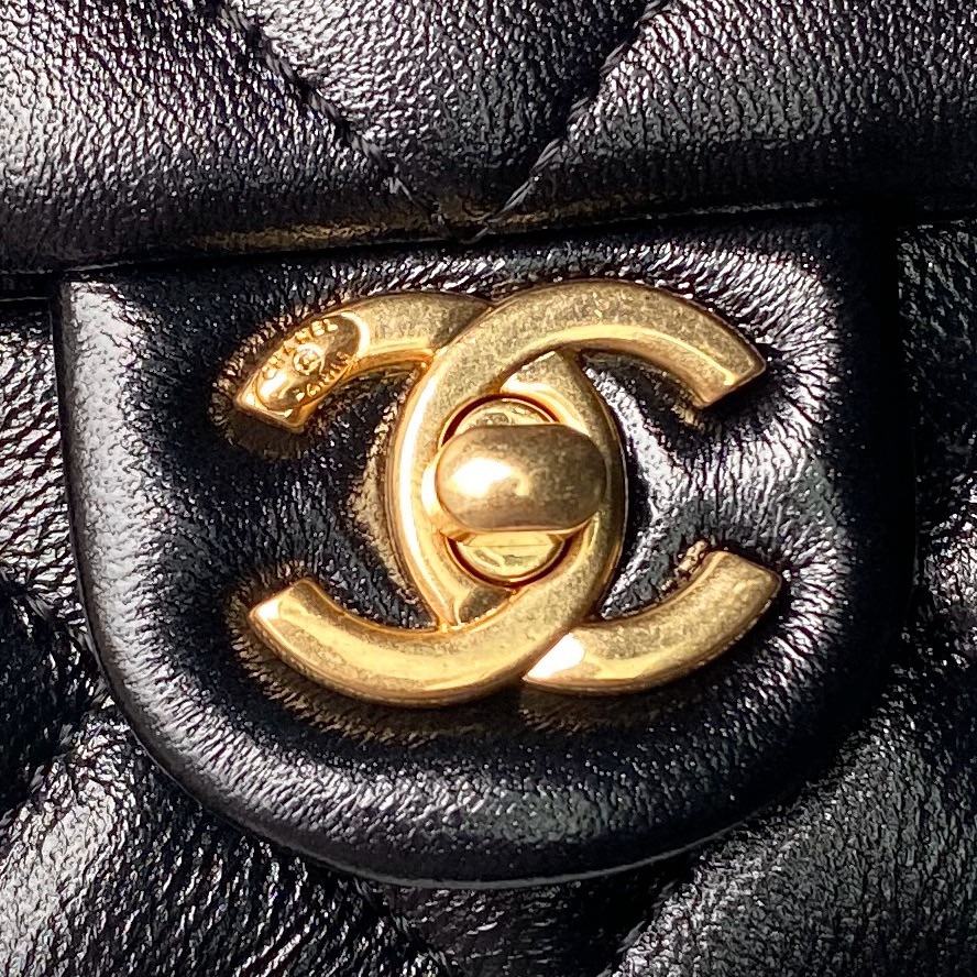 [TOP] CHANEL 24A Messenger Bag 20×20×7cm - 3 Colos