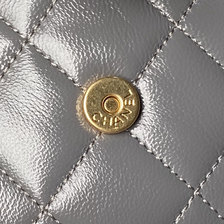 [TOP] CHANEL 24A Messenger Bag 14.5×24×6.5cm - 3 Colos